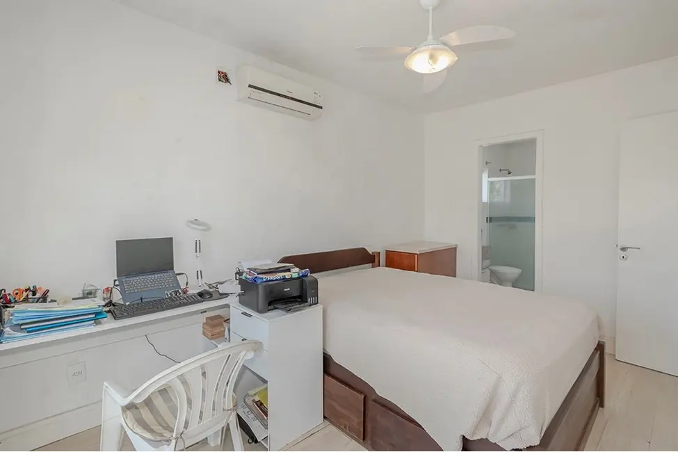 Casa com 4 quartos à venda, 132m2 em Lomba do Pinheiro, Porto Alegre - RS - imagem 6 Foto 6 de Casa com 4 quartos à venda, 132m2 em Lomba do Pinheiro, Porto Alegre - RS