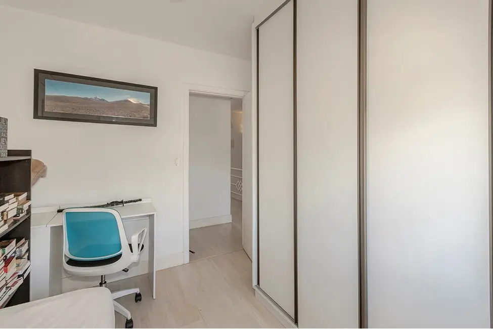 Casa com 4 quartos à venda, 132m2 em Lomba do Pinheiro, Porto Alegre - RS - imagem 4 Foto 4 de Casa com 4 quartos à venda, 132m2 em Lomba do Pinheiro, Porto Alegre - RS