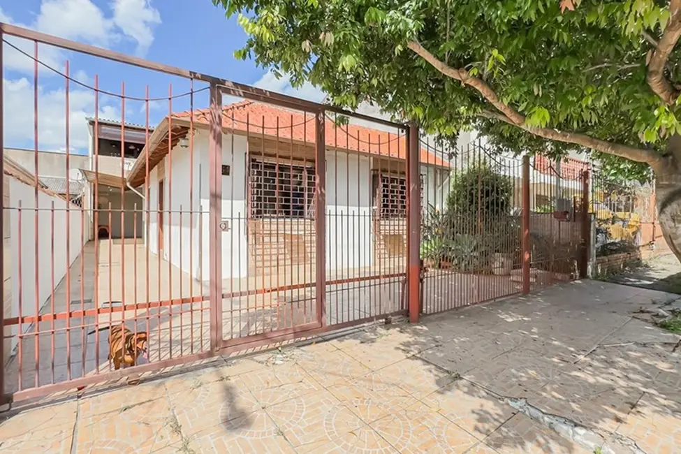Foto 3 de Casa com 2 quartos à venda, 200m2 em Santa Maria Goretti, Porto Alegre - RS