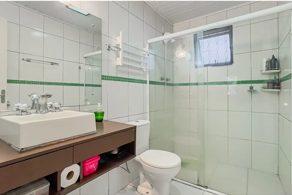 Foto 2 de Casa com 2 quartos à venda, 200m2 em Santa Maria Goretti, Porto Alegre - RS