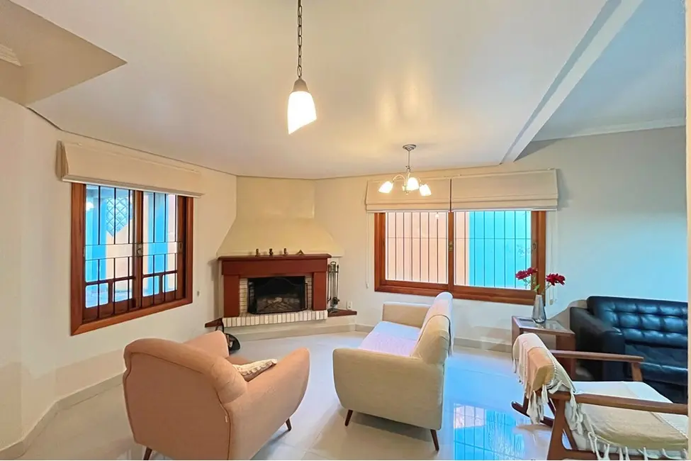 Foto 1 de Casa com 3 quartos à venda, 215m2 em Espírito Santo, Porto Alegre - RS