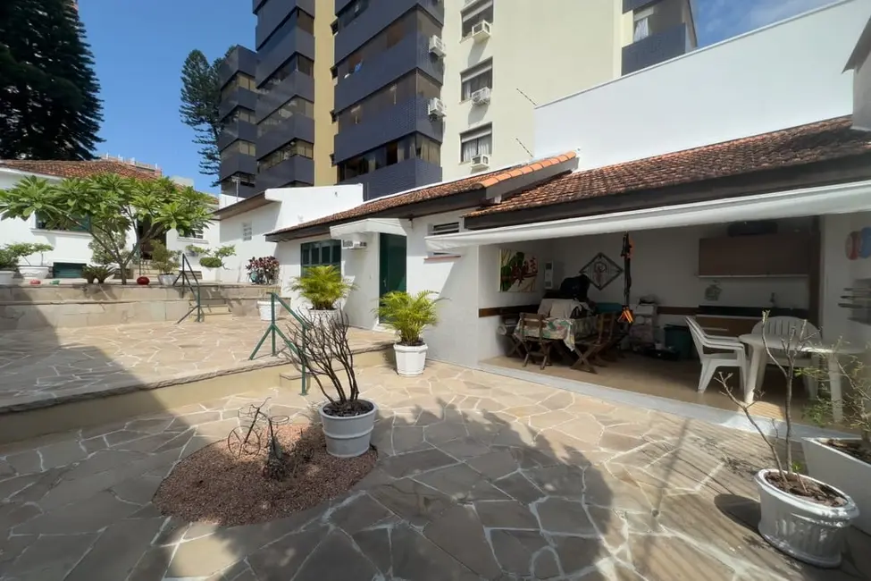 Casa com 3 quartos à venda, 85m2 em Petrópolis, Porto Alegre - RS - imagem 6 Foto 6 de Casa com 3 quartos à venda, 85m2 em Petrópolis, Porto Alegre - RS
