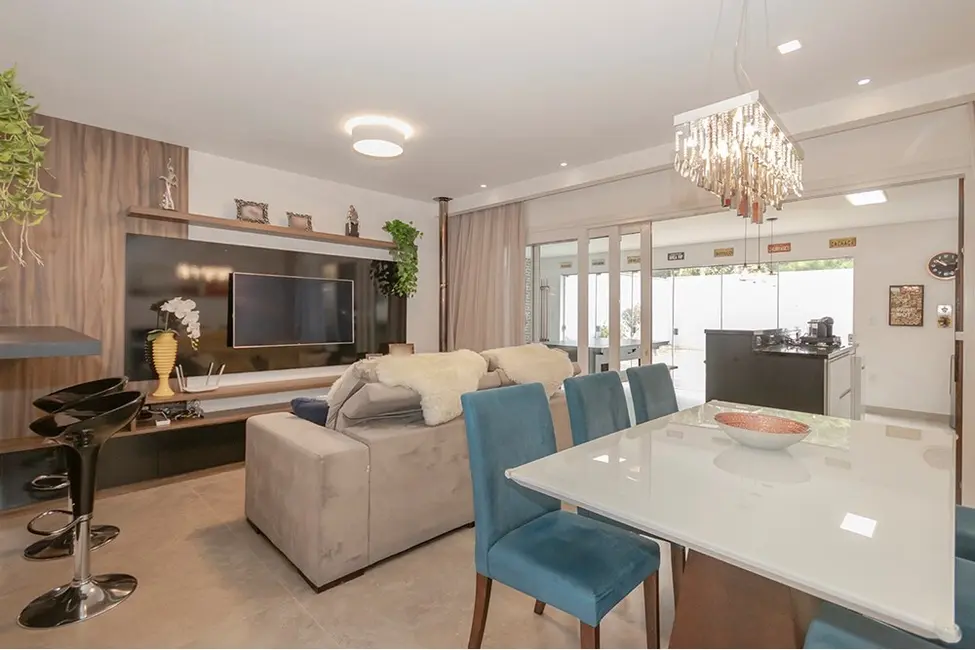 Casa com 3 quartos à venda, 170m2 em Lomba do Pinheiro, Porto Alegre - RS - imagem 1 Foto 1 de Casa com 3 quartos à venda, 170m2 em Lomba do Pinheiro, Porto Alegre - RS