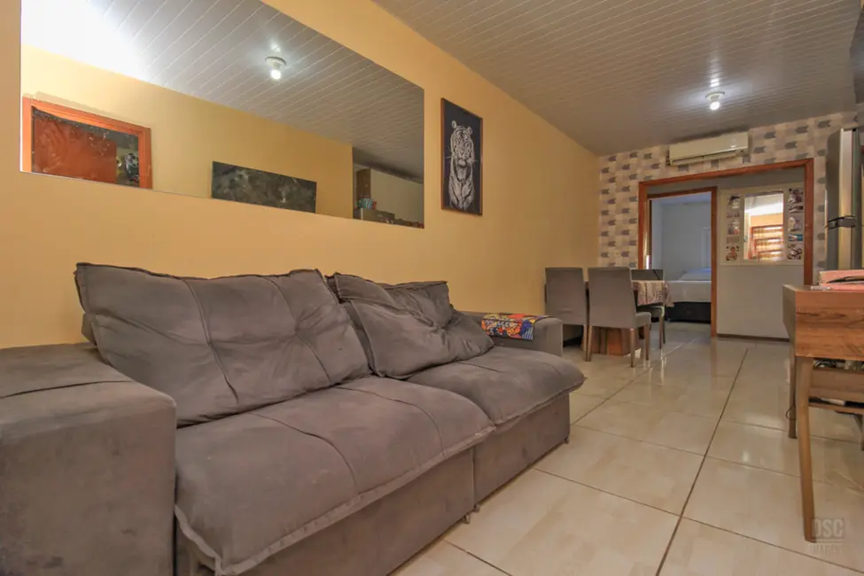 Casa com 3 quartos à venda, 60m2 em Restinga, Porto Alegre - RS - imagem 2 Foto 2 de Casa com 3 quartos à venda, 60m2 em Restinga, Porto Alegre - RS