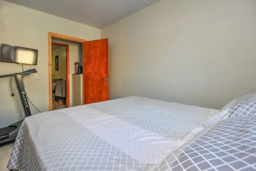 Casa com 3 quartos à venda, 60m2 em Restinga, Porto Alegre - RS - imagem 5 Foto 5 de Casa com 3 quartos à venda, 60m2 em Restinga, Porto Alegre - RS