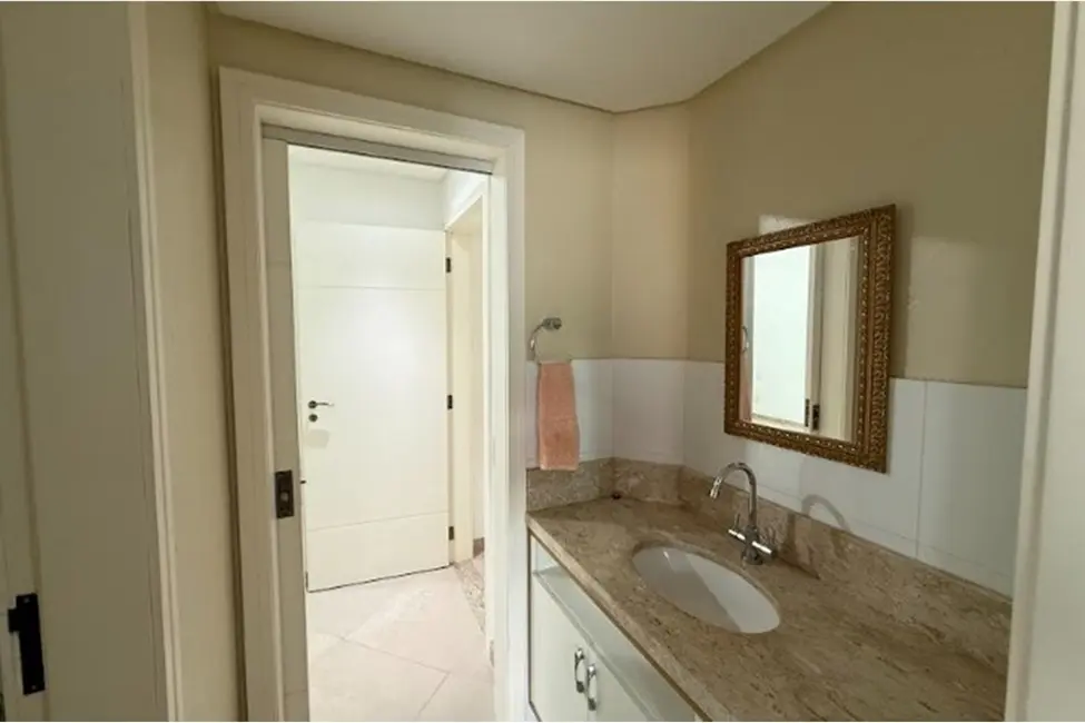 Casa com 3 quartos à venda, 280m2 em Ariribá, Balneario Camboriu - SC - imagem 2 Foto 2 de Casa com 3 quartos à venda, 280m2 em Ariribá, Balneario Camboriu - SC