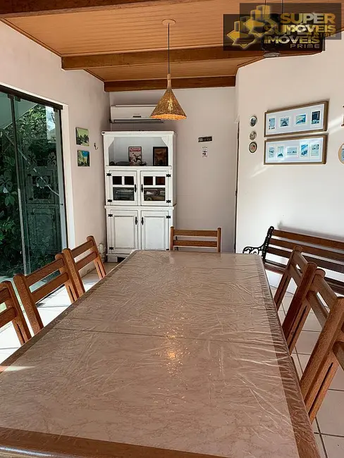 Casa com 4 quartos à venda, 630m2 em Centro, Pelotas - RS - imagem 9 Foto 9 de Casa com 4 quartos à venda, 630m2 em Centro, Pelotas - RS