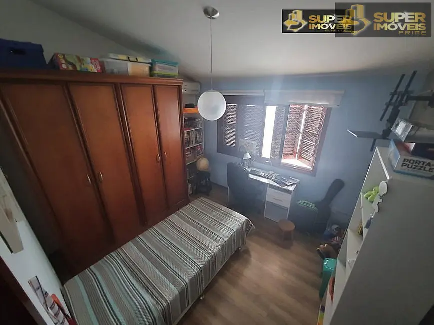Casa com 3 quartos à venda, 420m2 em Centro, Pelotas - RS - imagem 8 Foto 8 de Casa com 3 quartos à venda, 420m2 em Centro, Pelotas - RS