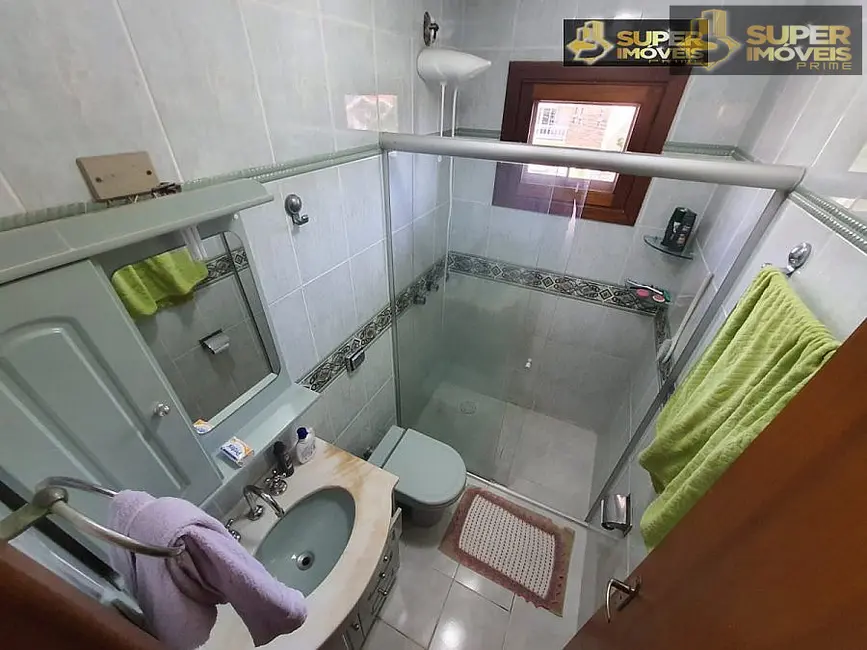 Casa com 4 quartos à venda, 480m2 em Centro, Pelotas - RS - imagem 6 Foto 6 de Casa com 4 quartos à venda, 480m2 em Centro, Pelotas - RS