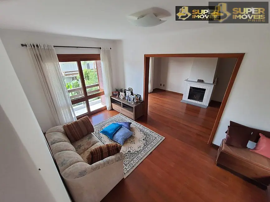 Casa com 4 quartos à venda, 480m2 em Centro, Pelotas - RS - imagem 9 Foto 9 de Casa com 4 quartos à venda, 480m2 em Centro, Pelotas - RS