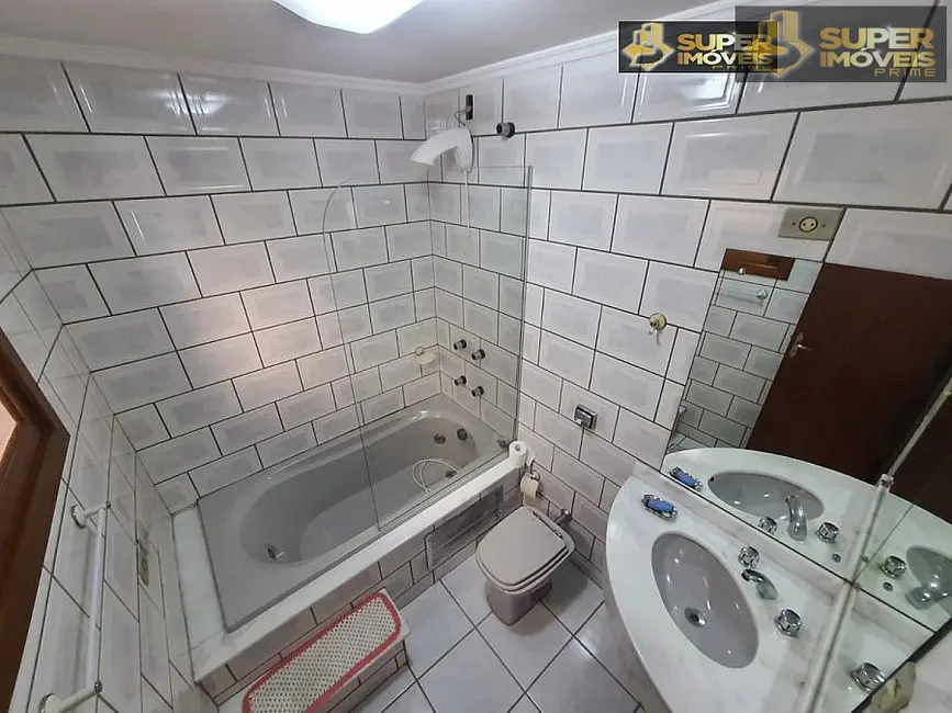 Casa com 4 quartos à venda, 480m2 em Centro, Pelotas - RS - imagem 2 Foto 2 de Casa com 4 quartos à venda, 480m2 em Centro, Pelotas - RS