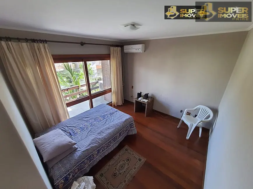 Casa com 4 quartos à venda, 480m2 em Centro, Pelotas - RS - imagem 8 Foto 8 de Casa com 4 quartos à venda, 480m2 em Centro, Pelotas - RS