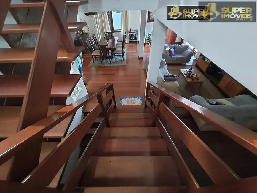 Casa com 4 quartos à venda, 480m2 em Centro, Pelotas - RS - imagem 3 Foto 3 de Casa com 4 quartos à venda, 480m2 em Centro, Pelotas - RS