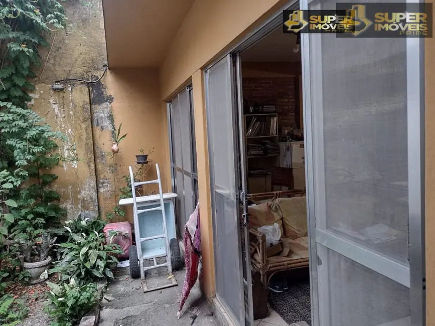 Casa com 4 quartos à venda, 200m2 em Centro, Pelotas - RS - imagem 2 Foto 2 de Casa com 4 quartos à venda, 200m2 em Centro, Pelotas - RS