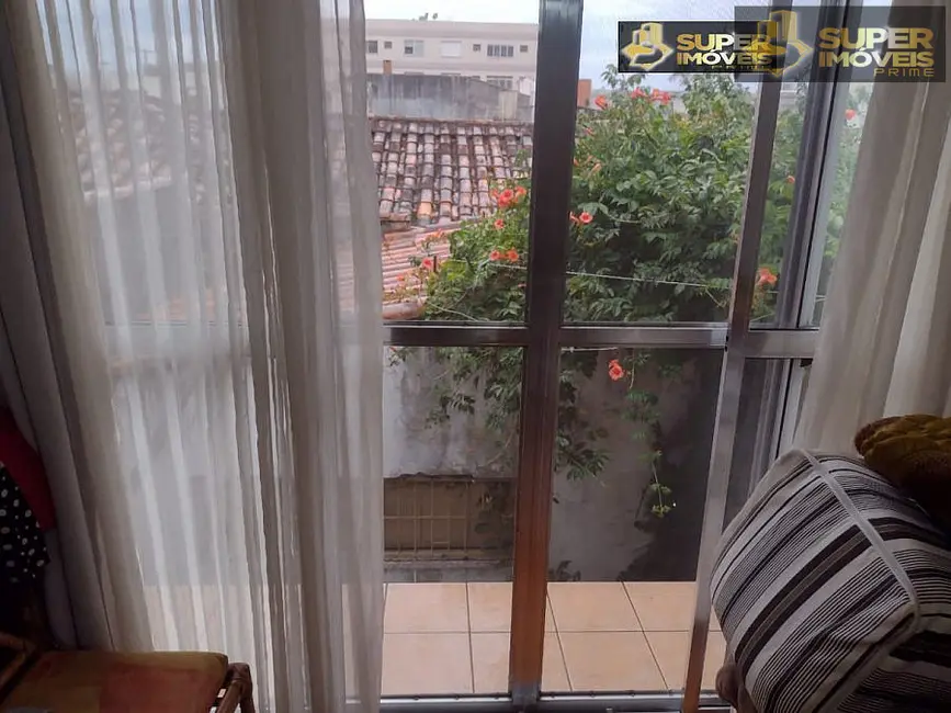 Casa com 4 quartos à venda, 200m2 em Centro, Pelotas - RS - imagem 5 Foto 5 de Casa com 4 quartos à venda, 200m2 em Centro, Pelotas - RS