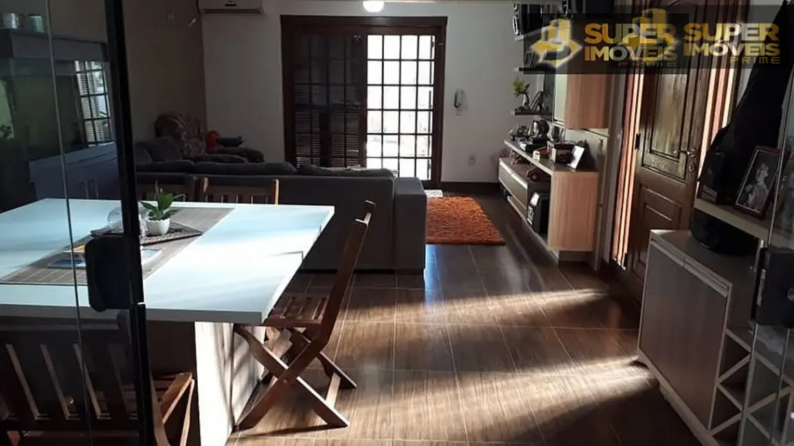 Foto 1 de Casa com 4 quartos à venda, 300m2 em Laranjal, Pelotas - RS