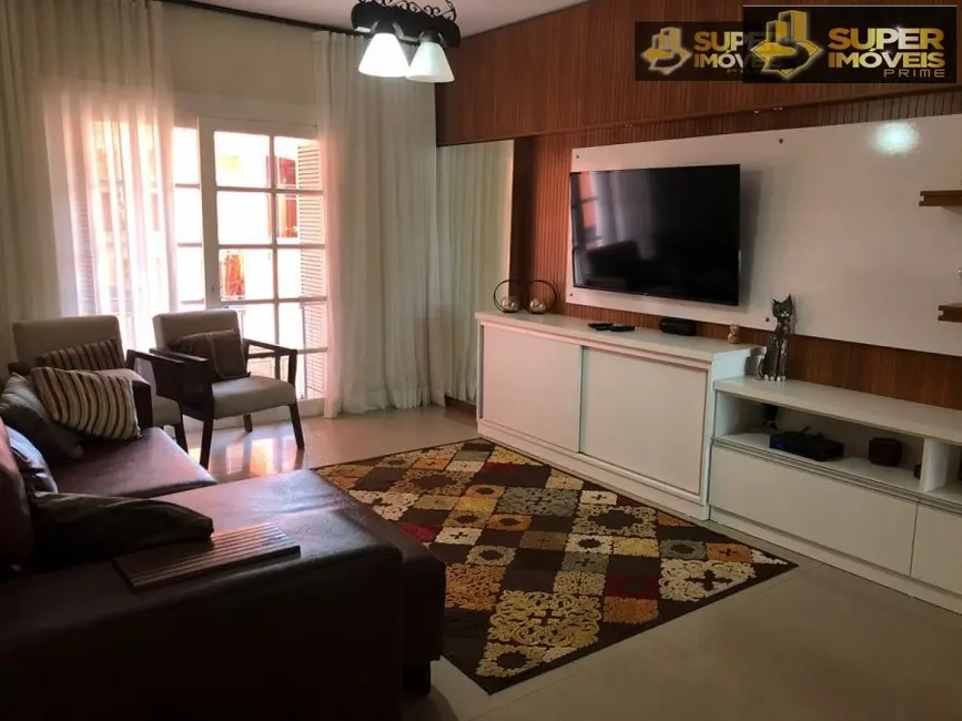 Foto 1 de Casa com 4 quartos à venda, 300m2 em Laranjal, Pelotas - RS