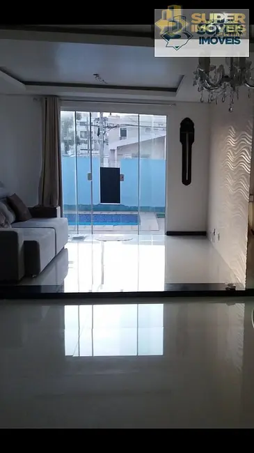 Casa com 2 quartos à venda, 226m2 em Centro, Pelotas - RS - imagem 2 Foto 2 de Casa com 2 quartos à venda, 226m2 em Centro, Pelotas - RS