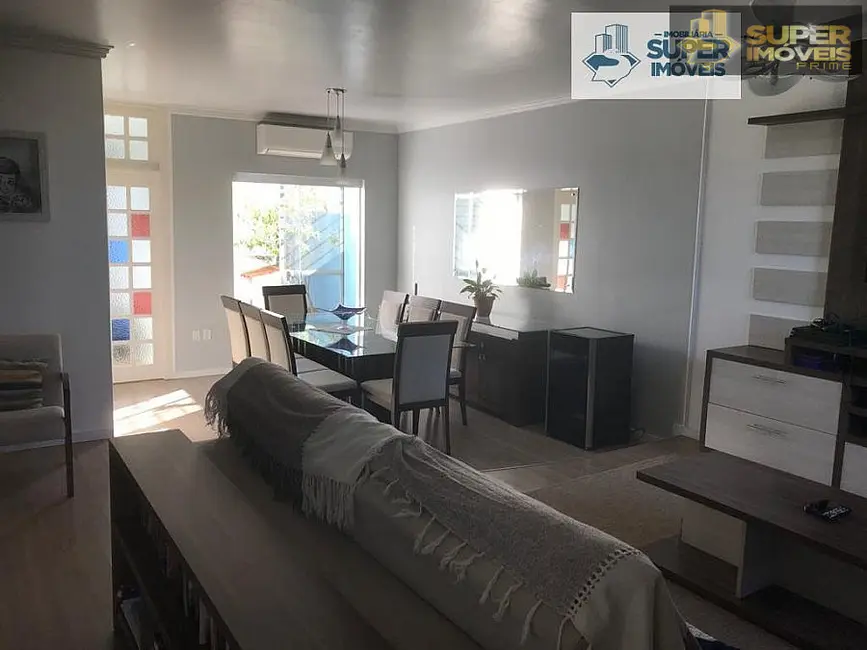 Foto 2 de Casa com 3 quartos à venda, 400m2 em Areal, Pelotas - RS