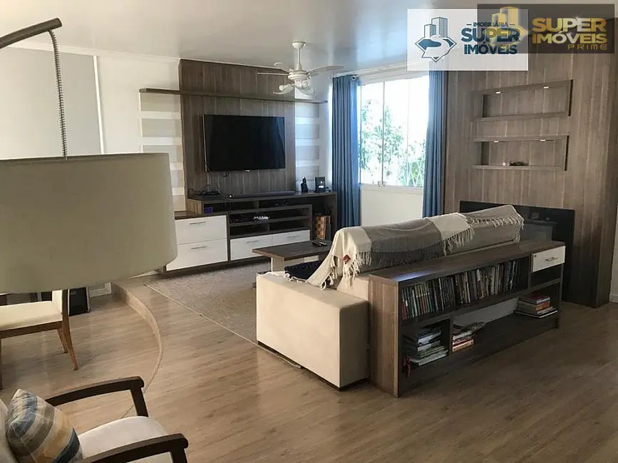 Foto 1 de Casa com 3 quartos à venda, 400m2 em Areal, Pelotas - RS