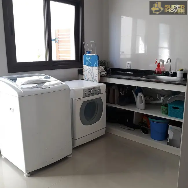 Casa com 3 quartos à venda, 420m2 em Laranjal, Pelotas - RS - imagem 7 Foto 7 de Casa com 3 quartos à venda, 420m2 em Laranjal, Pelotas - RS