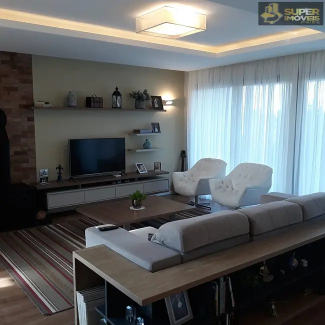 Casa com 3 quartos à venda, 420m2 em Laranjal, Pelotas - RS - imagem 2 Foto 2 de Casa com 3 quartos à venda, 420m2 em Laranjal, Pelotas - RS