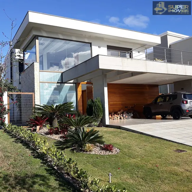 Casa com 3 quartos à venda, 420m2 em Laranjal, Pelotas - RS - imagem 1 Foto 1 de Casa com 3 quartos à venda, 420m2 em Laranjal, Pelotas - RS