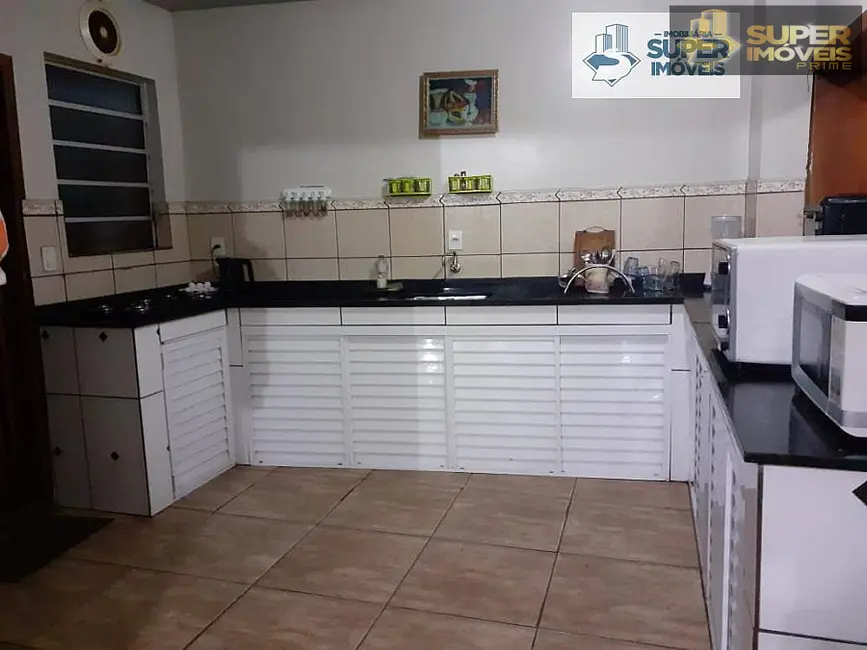Casa com 4 quartos à venda, 300m2 em Centro, Pelotas - RS - imagem 3 Foto 3 de Casa com 4 quartos à venda, 300m2 em Centro, Pelotas - RS