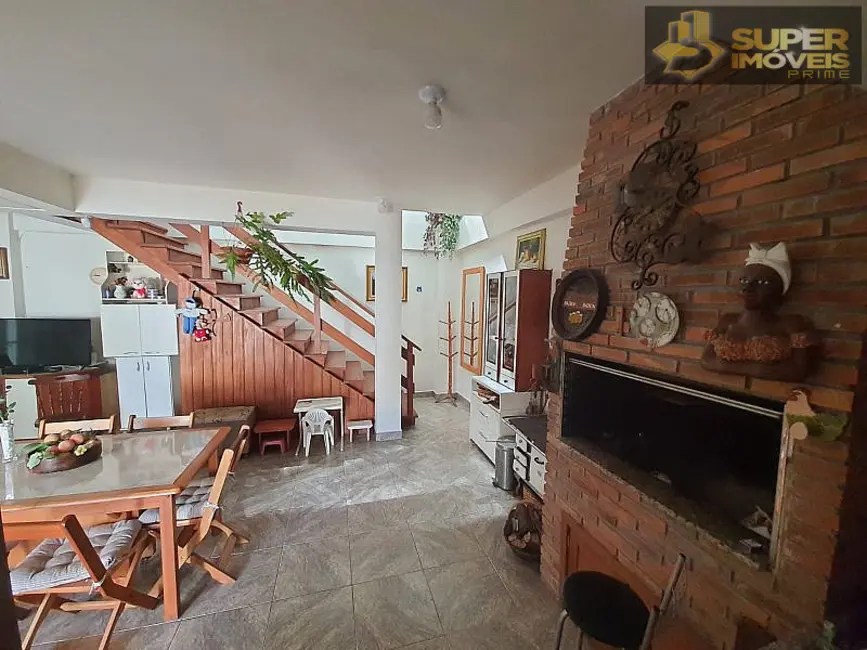 Foto 1 de Casa com 5 quartos à venda, 400m2 em Fragata, Pelotas - RS