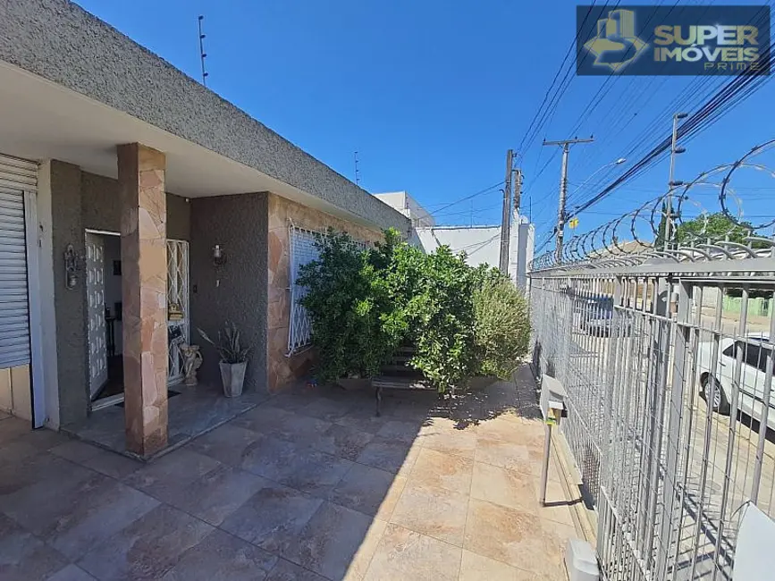 Foto 2 de Casa com 5 quartos à venda, 400m2 em Fragata, Pelotas - RS