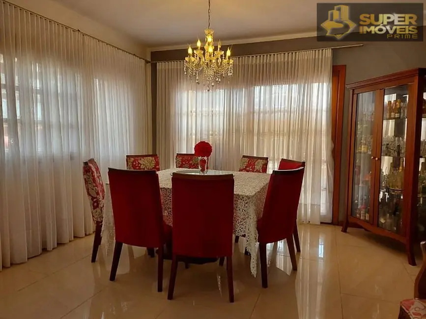 Casa com 4 quartos à venda, 360m2 em Centro, Pelotas - RS - imagem 5 Foto 5 de Casa com 4 quartos à venda, 360m2 em Centro, Pelotas - RS