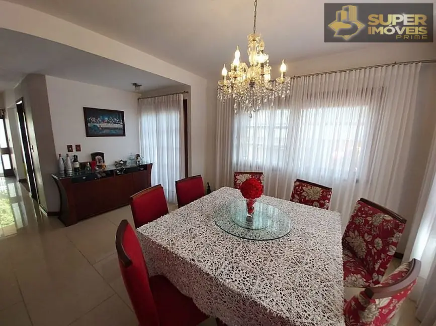 Casa com 4 quartos à venda, 360m2 em Centro, Pelotas - RS - imagem 8 Foto 8 de Casa com 4 quartos à venda, 360m2 em Centro, Pelotas - RS