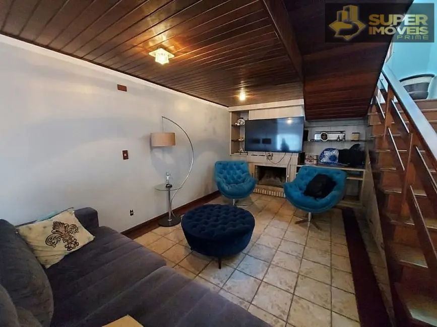 Casa com 4 quartos à venda, 360m2 em Centro, Pelotas - RS - imagem 7 Foto 7 de Casa com 4 quartos à venda, 360m2 em Centro, Pelotas - RS