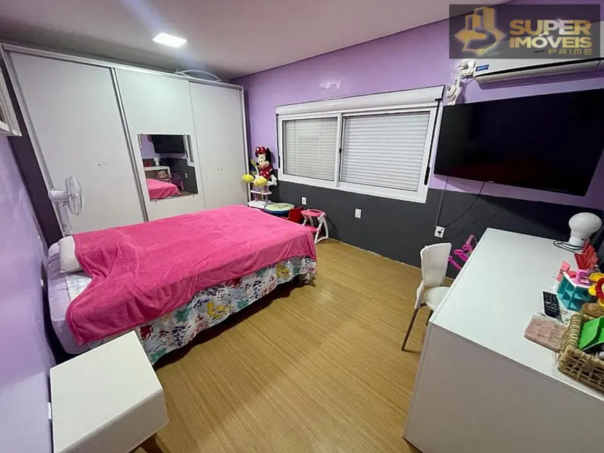 Foto 9 de Casa com 3 quartos à venda, 360m2 em Laranjal, Pelotas - RS