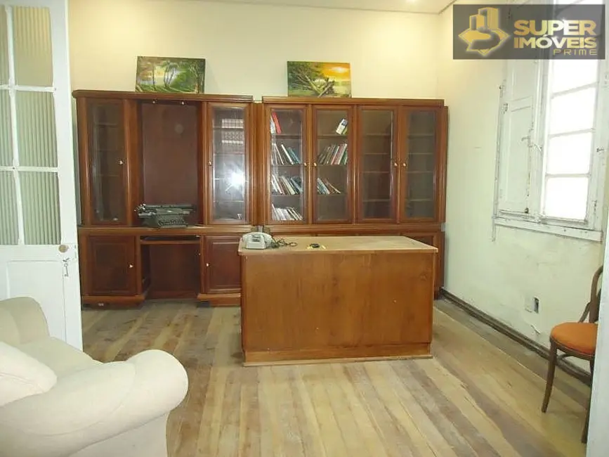 Casa com 3 quartos à venda, 260m2 em Centro, Pelotas - RS - imagem 4 Foto 4 de Casa com 3 quartos à venda, 260m2 em Centro, Pelotas - RS