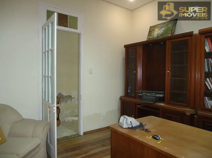 Casa com 3 quartos à venda, 260m2 em Centro, Pelotas - RS - imagem 6 Foto 6 de Casa com 3 quartos à venda, 260m2 em Centro, Pelotas - RS