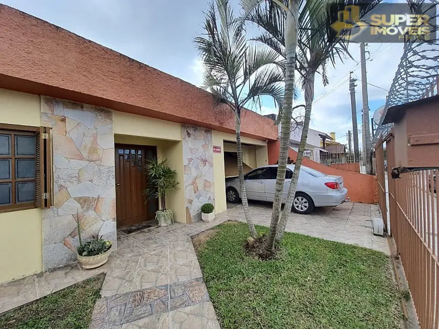 Casa com 4 quartos à venda, 340m2 em Três Vendas, Pelotas - RS - imagem 1 Foto 1 de Casa com 4 quartos à venda, 340m2 em Três Vendas, Pelotas - RS