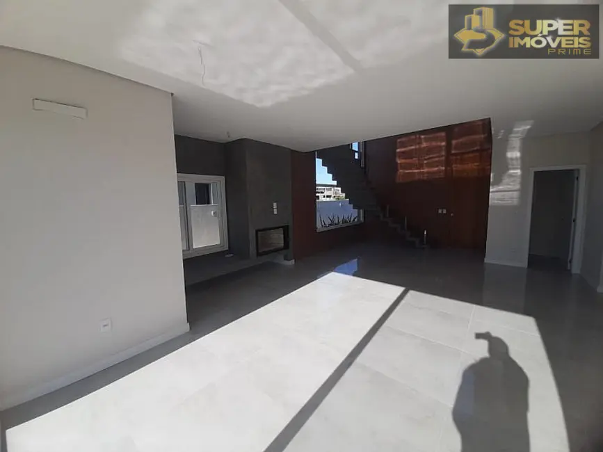 Foto 9 de Casa com 3 quartos à venda, 400m2 em Laranjal, Pelotas - RS