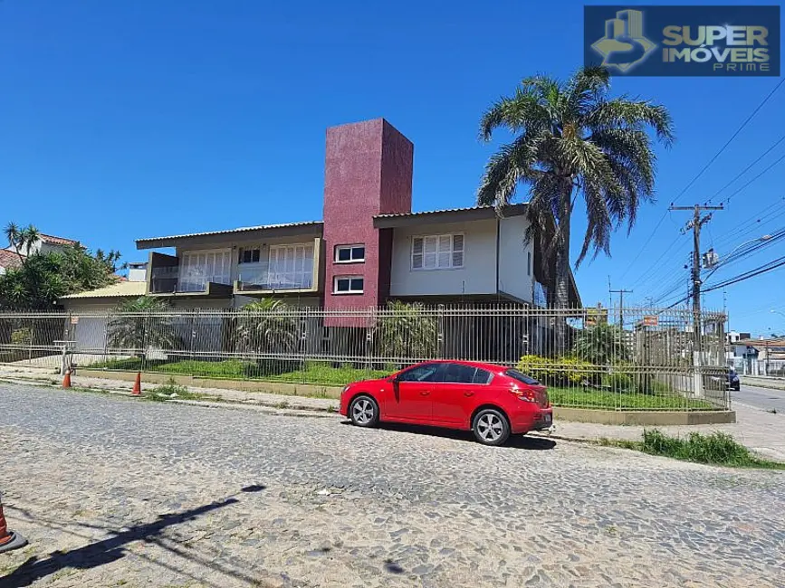 Casa com 3 quartos à venda, 492m2 em Três Vendas, Pelotas - RS - imagem 3 Foto 3 de Casa com 3 quartos à venda, 492m2 em Três Vendas, Pelotas - RS