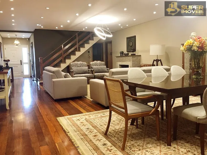 Casa com 4 quartos à venda, 864m2 em Centro, Pelotas - RS - imagem 5 Foto 5 de Casa com 4 quartos à venda, 864m2 em Centro, Pelotas - RS