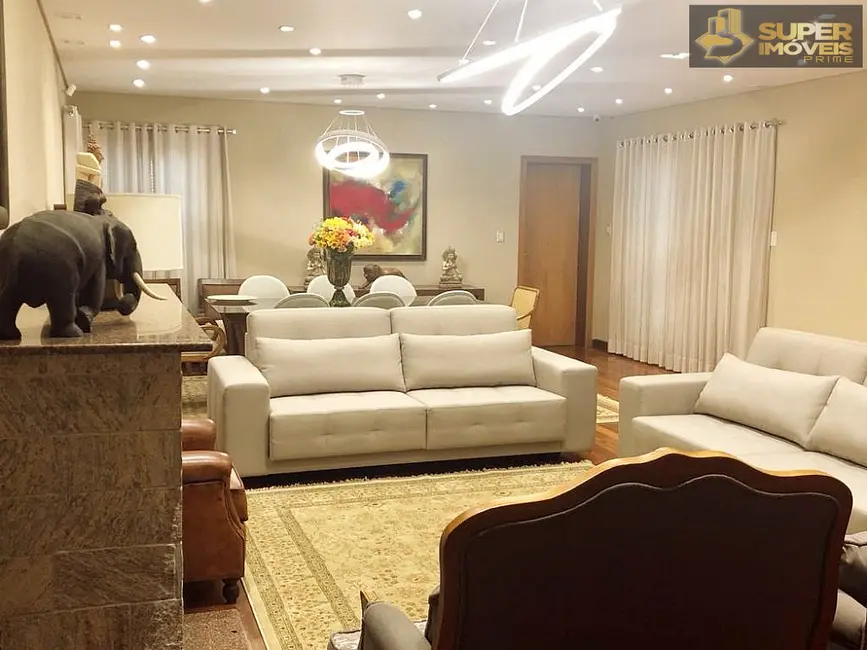 Casa com 4 quartos à venda, 864m2 em Centro, Pelotas - RS - imagem 1 Foto 1 de Casa com 4 quartos à venda, 864m2 em Centro, Pelotas - RS