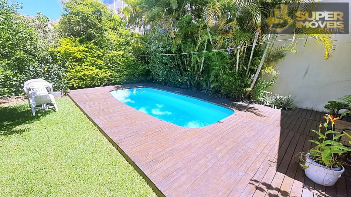 Casa com 3 quartos à venda, 315m2 em Centro, Pelotas - RS - imagem 2 Foto 2 de Casa com 3 quartos à venda, 315m2 em Centro, Pelotas - RS