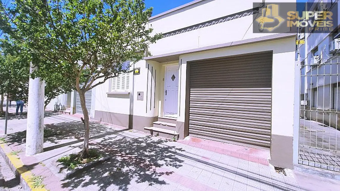 Casa com 3 quartos à venda, 315m2 em Centro, Pelotas - RS - imagem 1 Foto 1 de Casa com 3 quartos à venda, 315m2 em Centro, Pelotas - RS