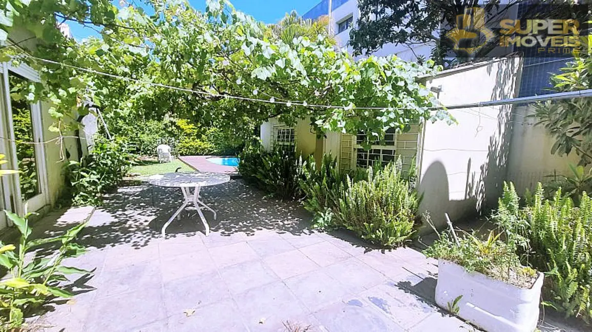 Casa com 3 quartos à venda, 315m2 em Centro, Pelotas - RS - imagem 4 Foto 4 de Casa com 3 quartos à venda, 315m2 em Centro, Pelotas - RS