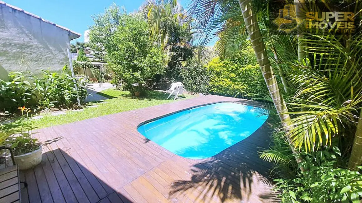 Casa com 3 quartos à venda, 315m2 em Centro, Pelotas - RS - imagem 3 Foto 3 de Casa com 3 quartos à venda, 315m2 em Centro, Pelotas - RS