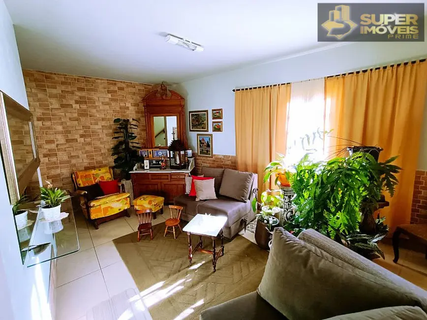 Casa com 4 quartos à venda, 344m2 em Centro, Pelotas - RS - imagem 2 Foto 2 de Casa com 4 quartos à venda, 344m2 em Centro, Pelotas - RS