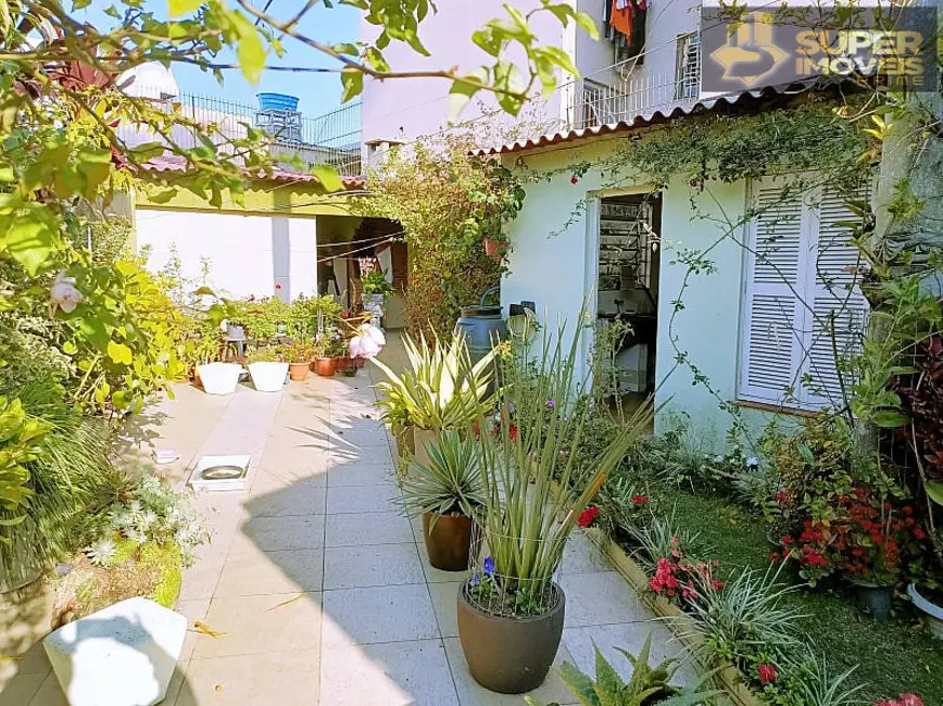 Casa com 4 quartos à venda, 344m2 em Centro, Pelotas - RS - imagem 8 Foto 8 de Casa com 4 quartos à venda, 344m2 em Centro, Pelotas - RS