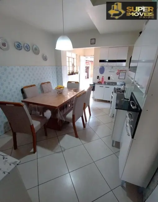 Foto 4 de Casa com 4 quartos à venda, 202m2 em Centro, Pelotas - RS