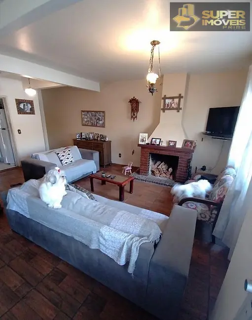 Casa com 4 quartos à venda, 202m2 em Centro, Pelotas - RS - imagem 2 Foto 2 de Casa com 4 quartos à venda, 202m2 em Centro, Pelotas - RS