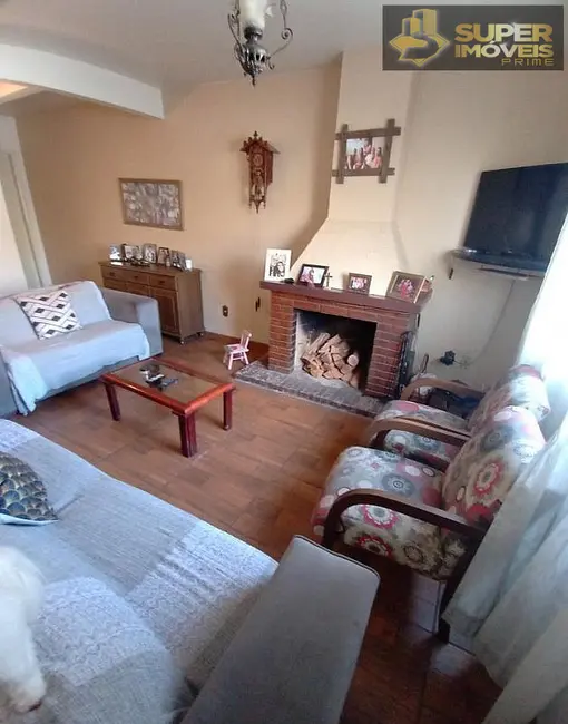 Casa com 4 quartos à venda, 202m2 em Centro, Pelotas - RS - imagem 3 Foto 3 de Casa com 4 quartos à venda, 202m2 em Centro, Pelotas - RS